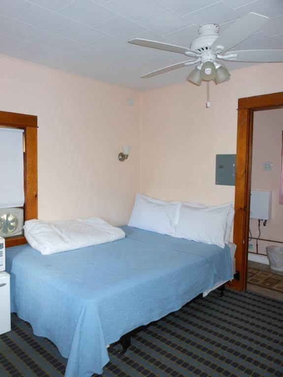 Katahdin Cabins Hotel Millinocket ภายนอก รูปภาพ
