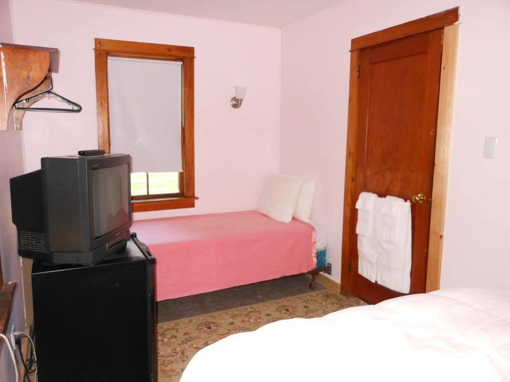 Katahdin Cabins Hotel Millinocket ภายนอก รูปภาพ