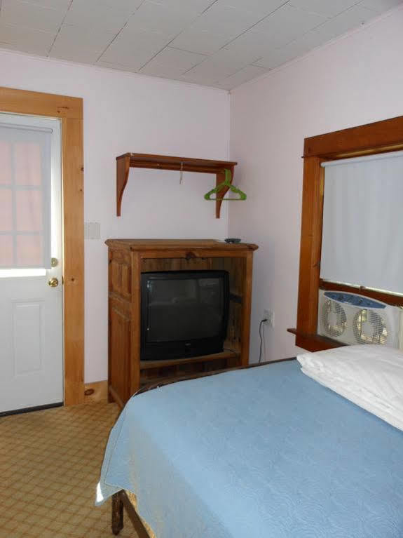 Katahdin Cabins Hotel Millinocket ภายนอก รูปภาพ