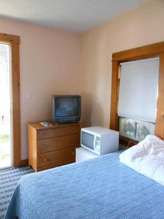 Katahdin Cabins Hotel Millinocket ภายนอก รูปภาพ