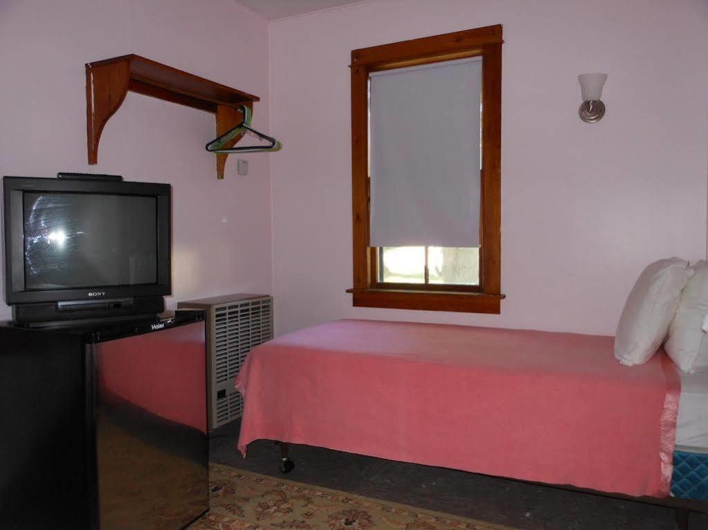 Katahdin Cabins Hotel Millinocket ภายนอก รูปภาพ